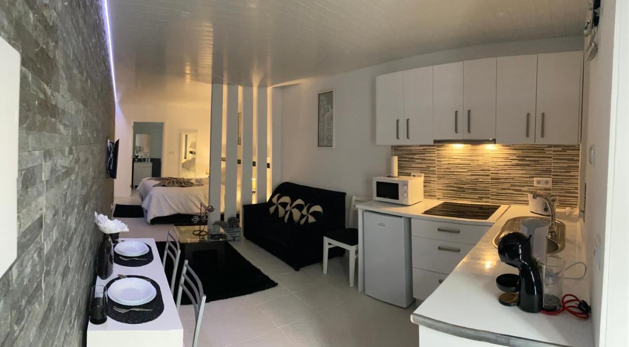 The Cedar Tree House Studio 48 Apartment *