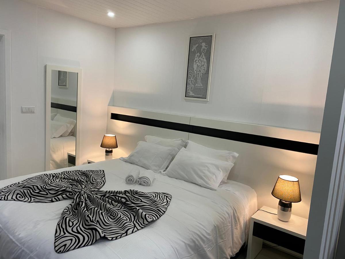 The Cedar Tree House Studio 48 Apartment *