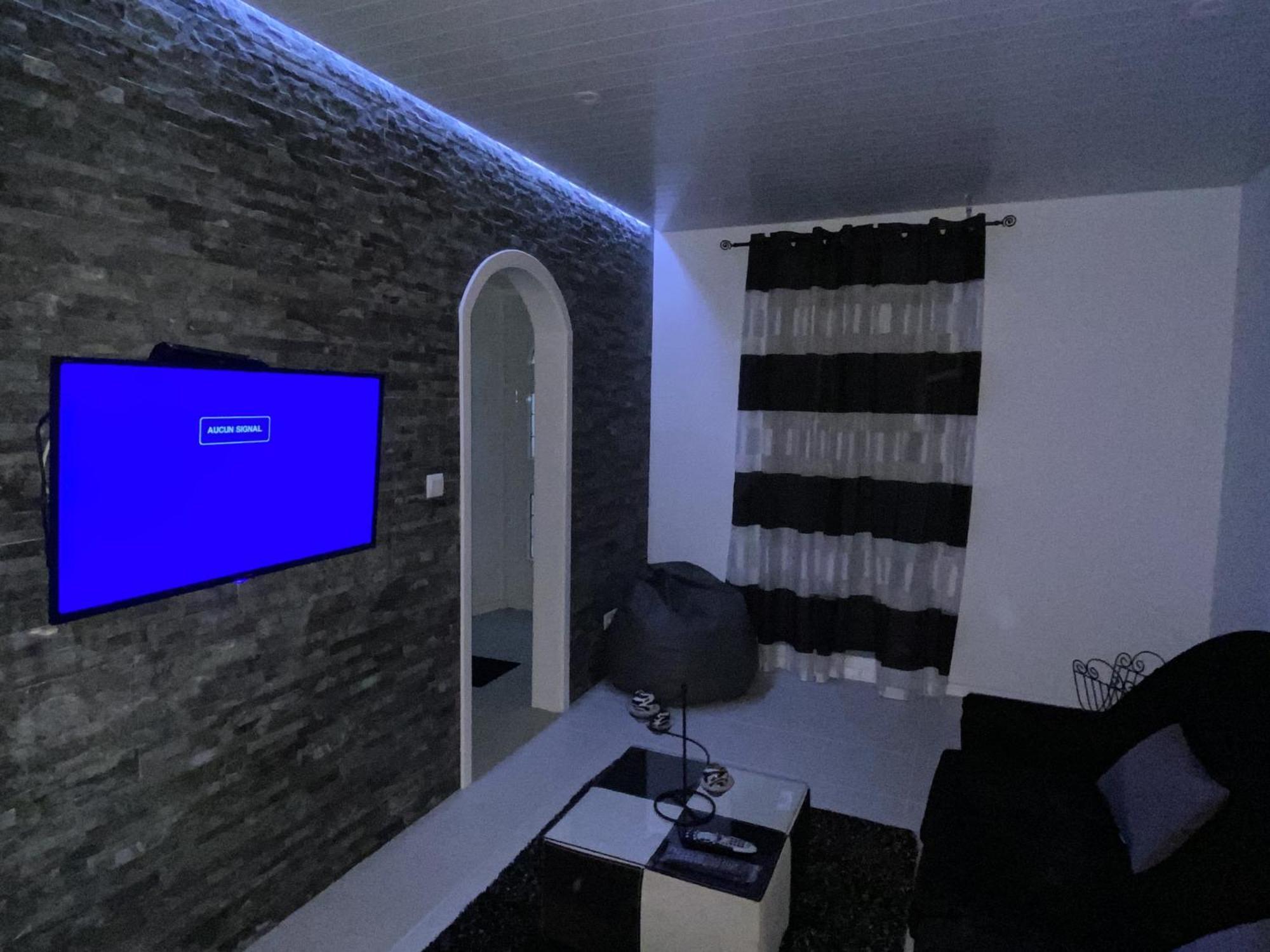 The Cedar Tree House Studio 48 Apartment *
