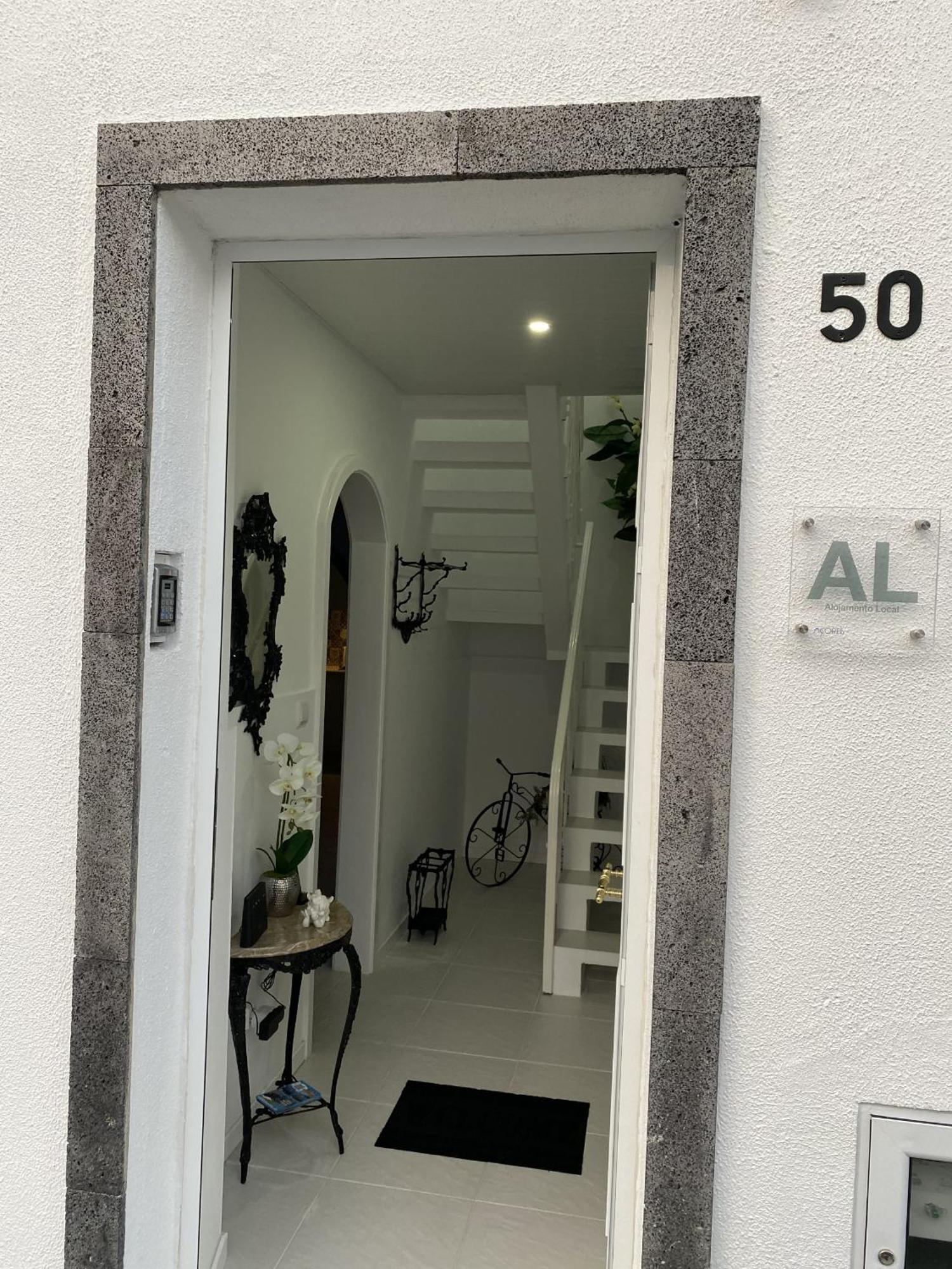 The Cedar Tree House Studio 48 *