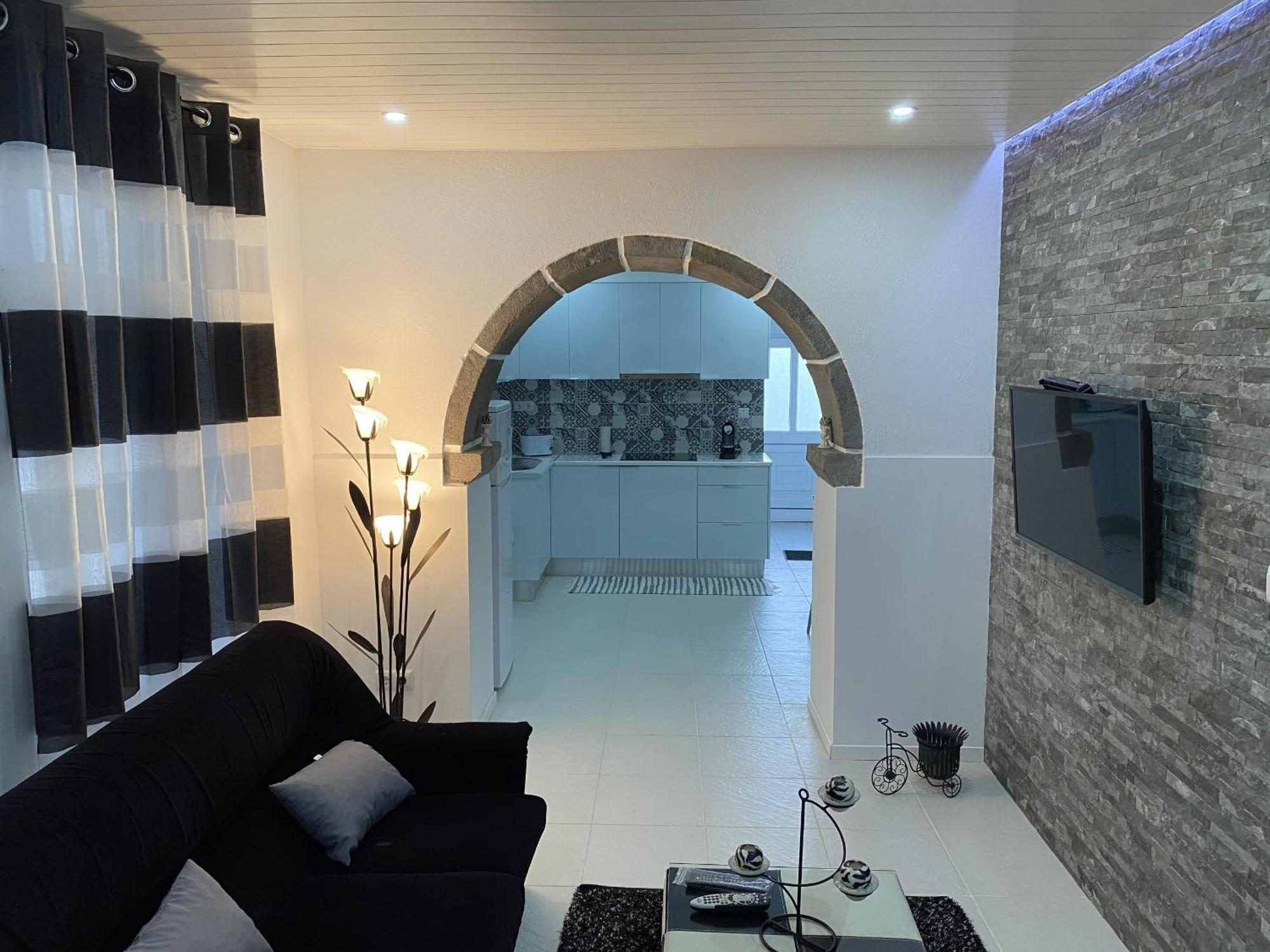 The Cedar Tree House Studio 48 Apartment *