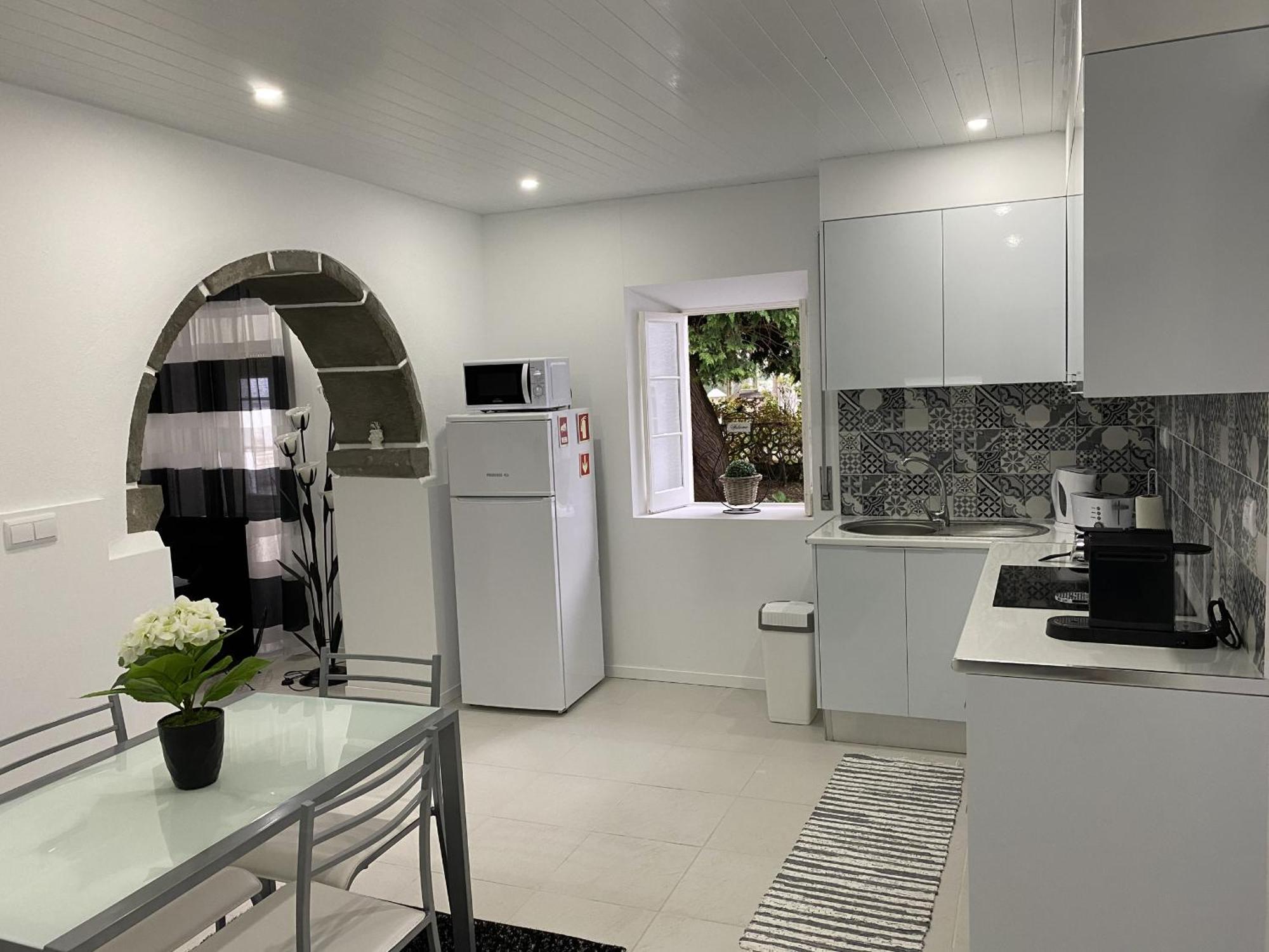 The Cedar Tree House Studio 48 Apartment *