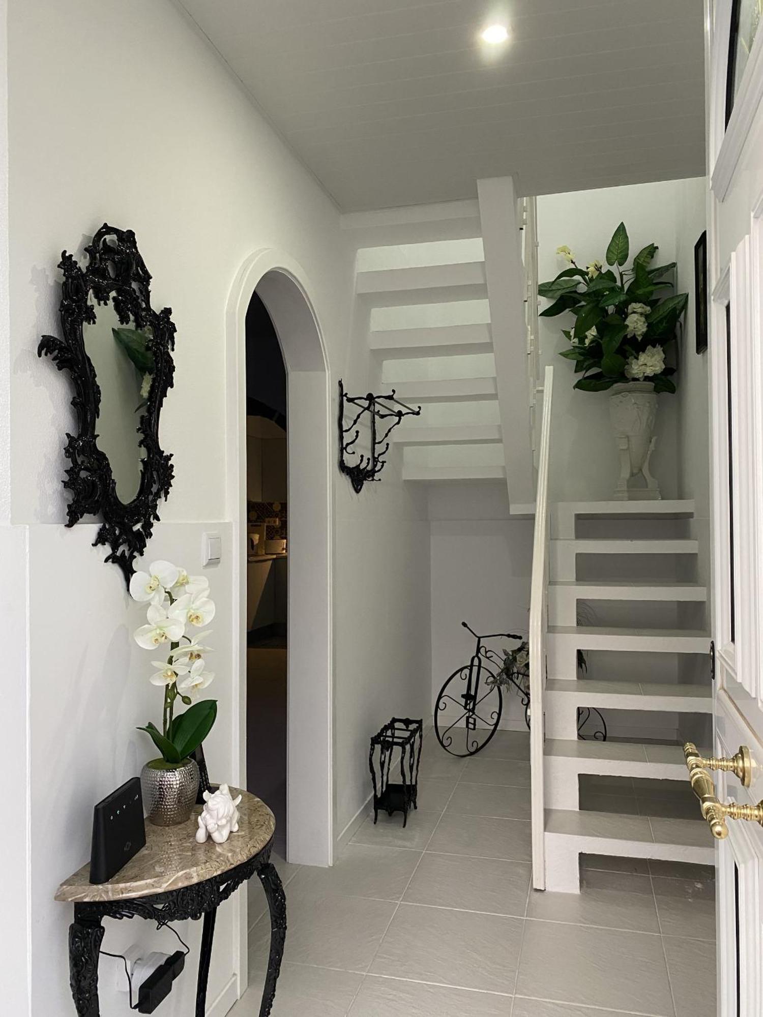 The Cedar Tree House Studio 48 Apartment *